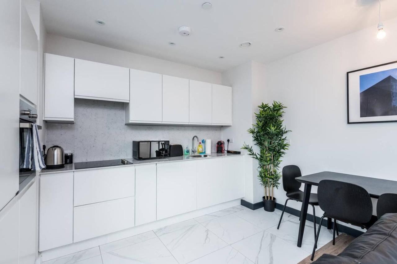 Waterfront Apartment With View Of Liver Building Liverpool Exterior photo