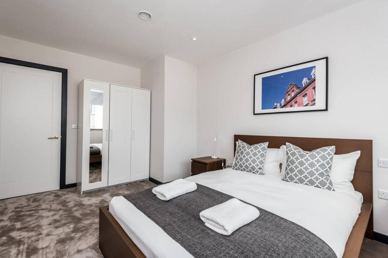 Waterfront Apartment With View Of Liver Building Liverpool Exterior photo
