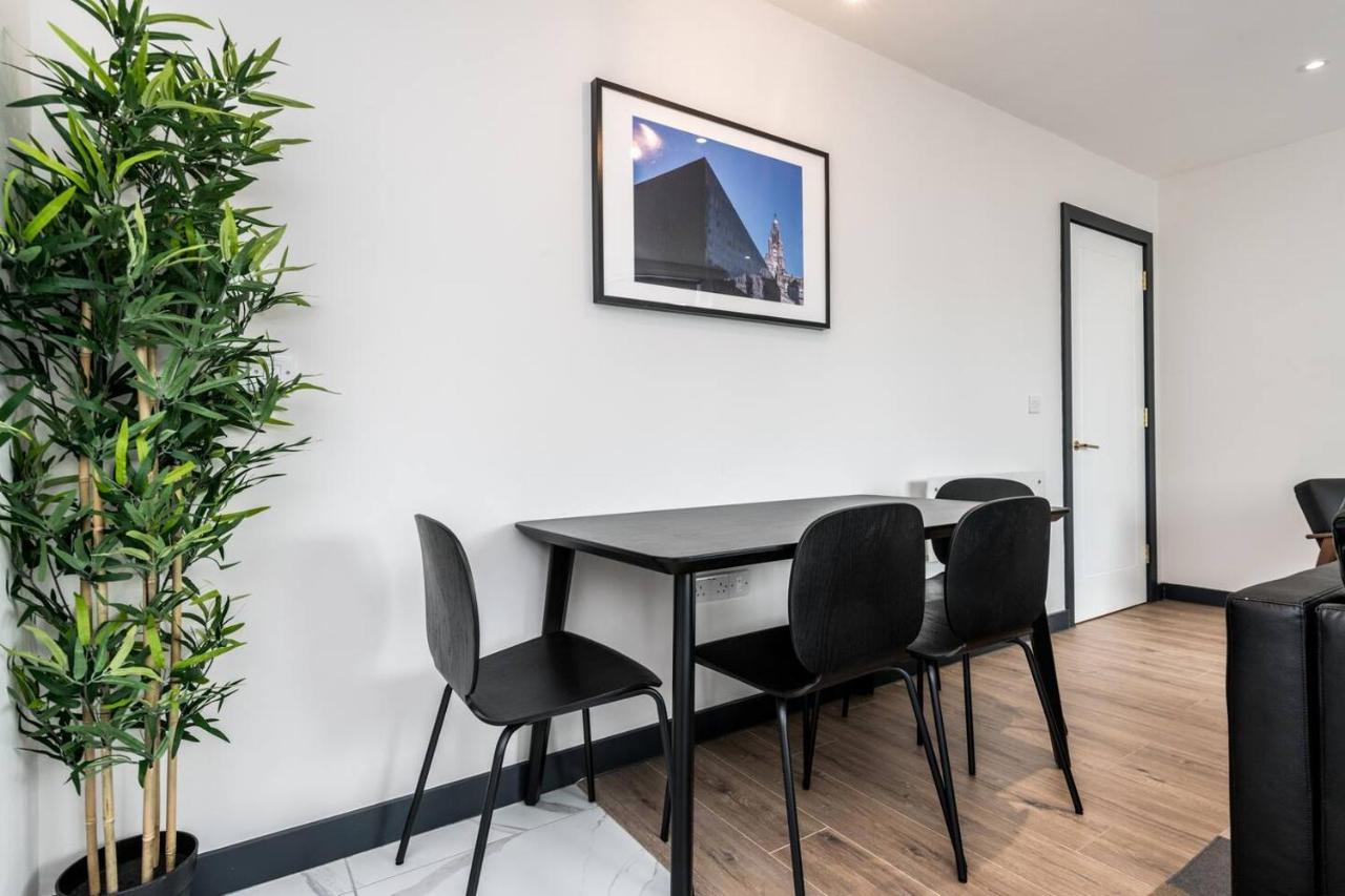 Waterfront Apartment With View Of Liver Building Liverpool Exterior photo